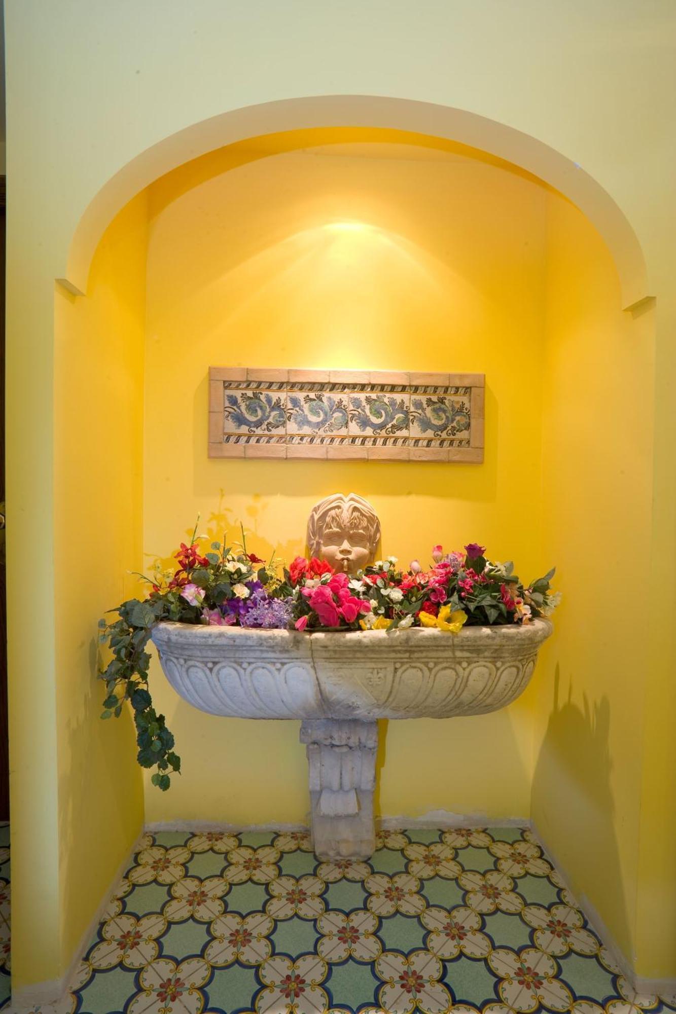 Hotel La Tonnarella Sorrento Dış mekan fotoğraf